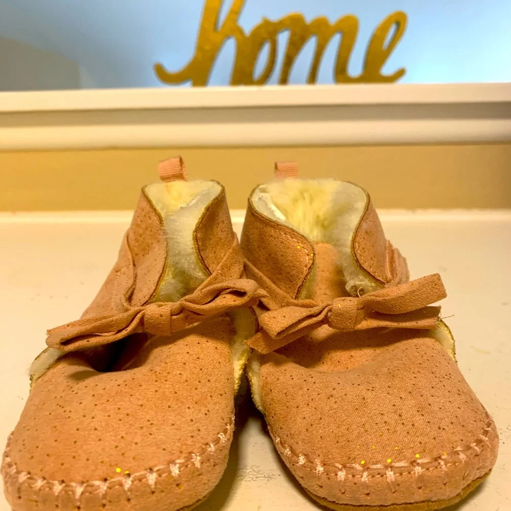 🎉Host Pick🎉 NWOT- Toddler Winter Moccasins - Picture 2 of 6